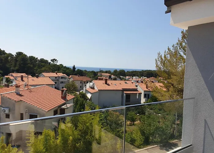 Novo Naselje * 波雷奇