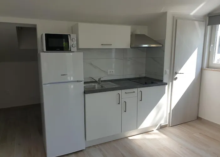 度假居 Novo Naselje 波雷奇